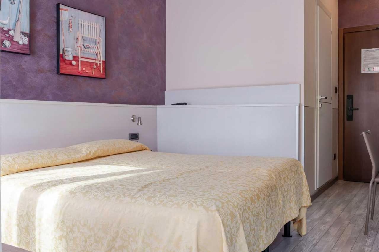 Hotel Posta - 3 Stars - Comfortable Stay In Вентимилья Экстерьер фото