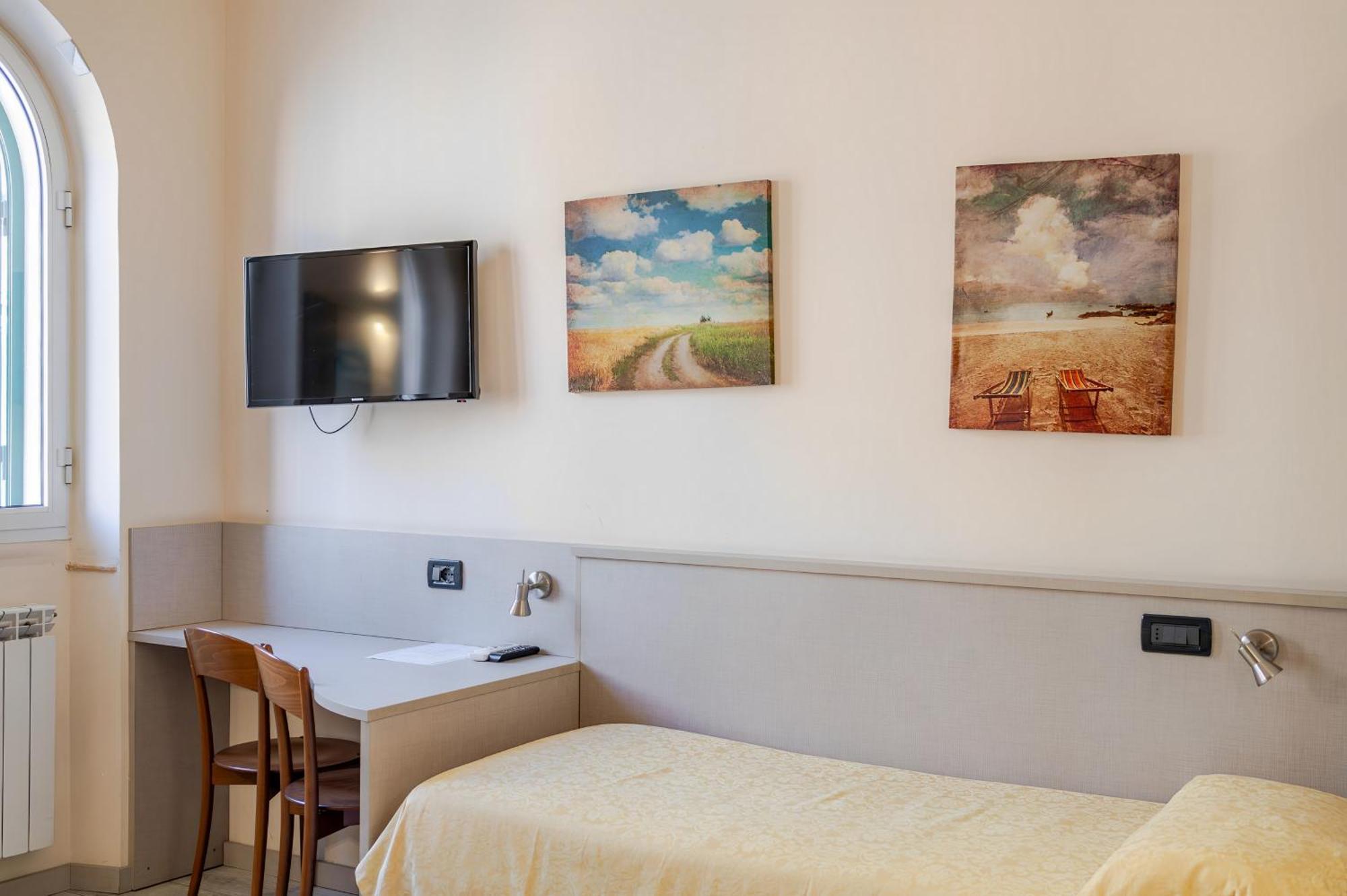 Hotel Posta - 3 Stars - Comfortable Stay In Вентимилья Экстерьер фото