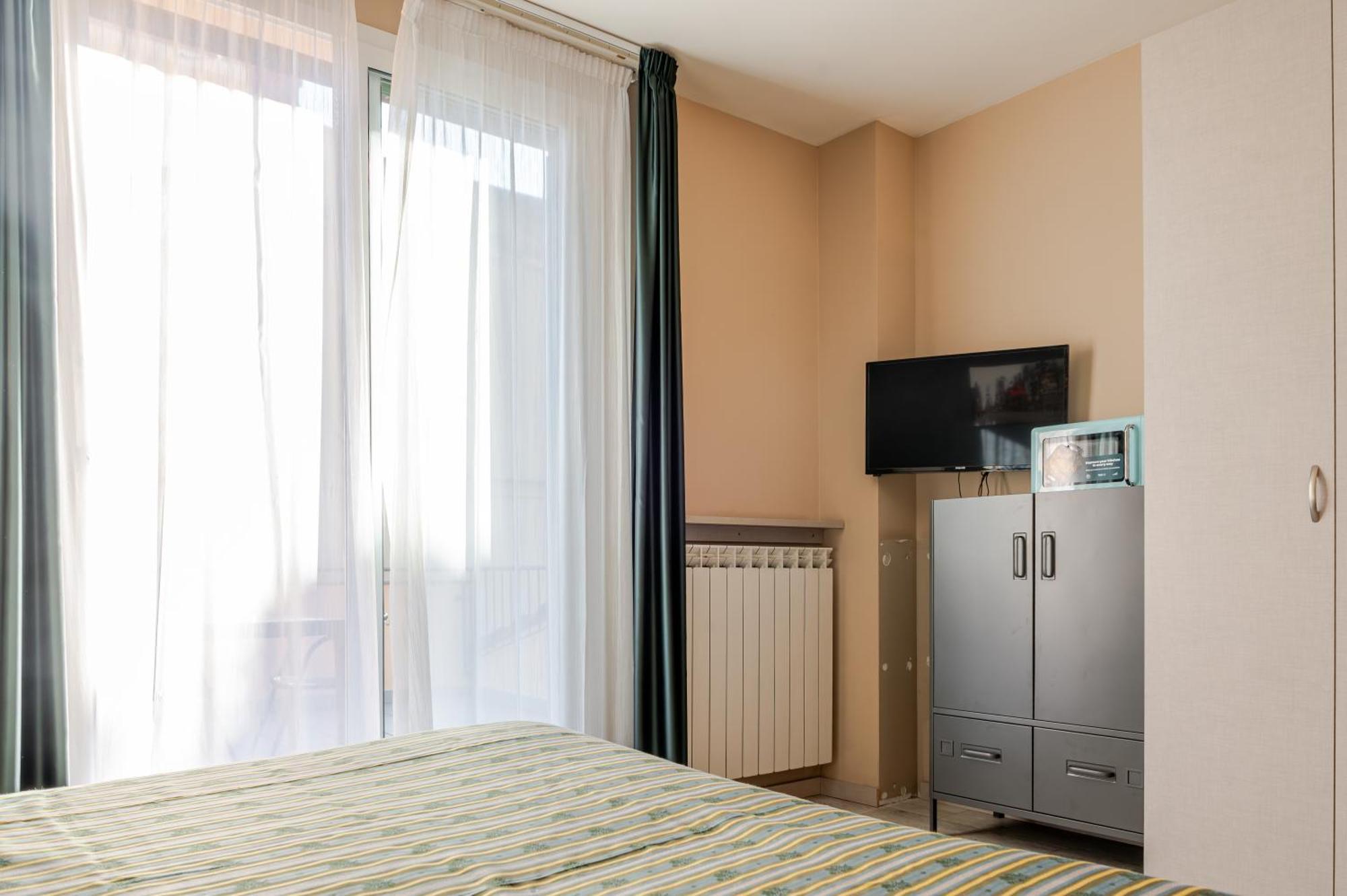 Hotel Posta - 3 Stars - Comfortable Stay In Вентимилья Экстерьер фото