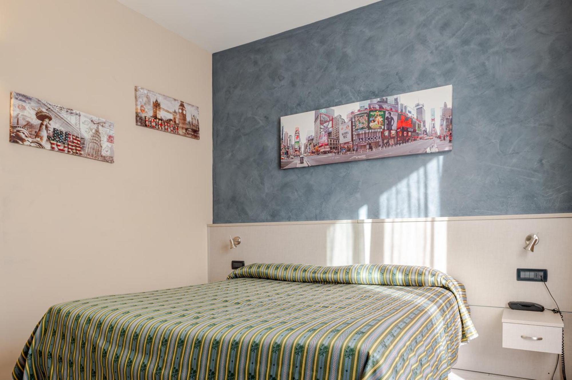 Hotel Posta - 3 Stars - Comfortable Stay In Вентимилья Экстерьер фото