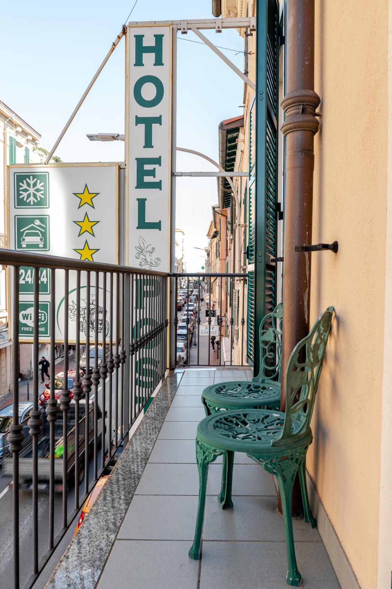 Hotel Posta - 3 Stars - Comfortable Stay In Вентимилья Экстерьер фото