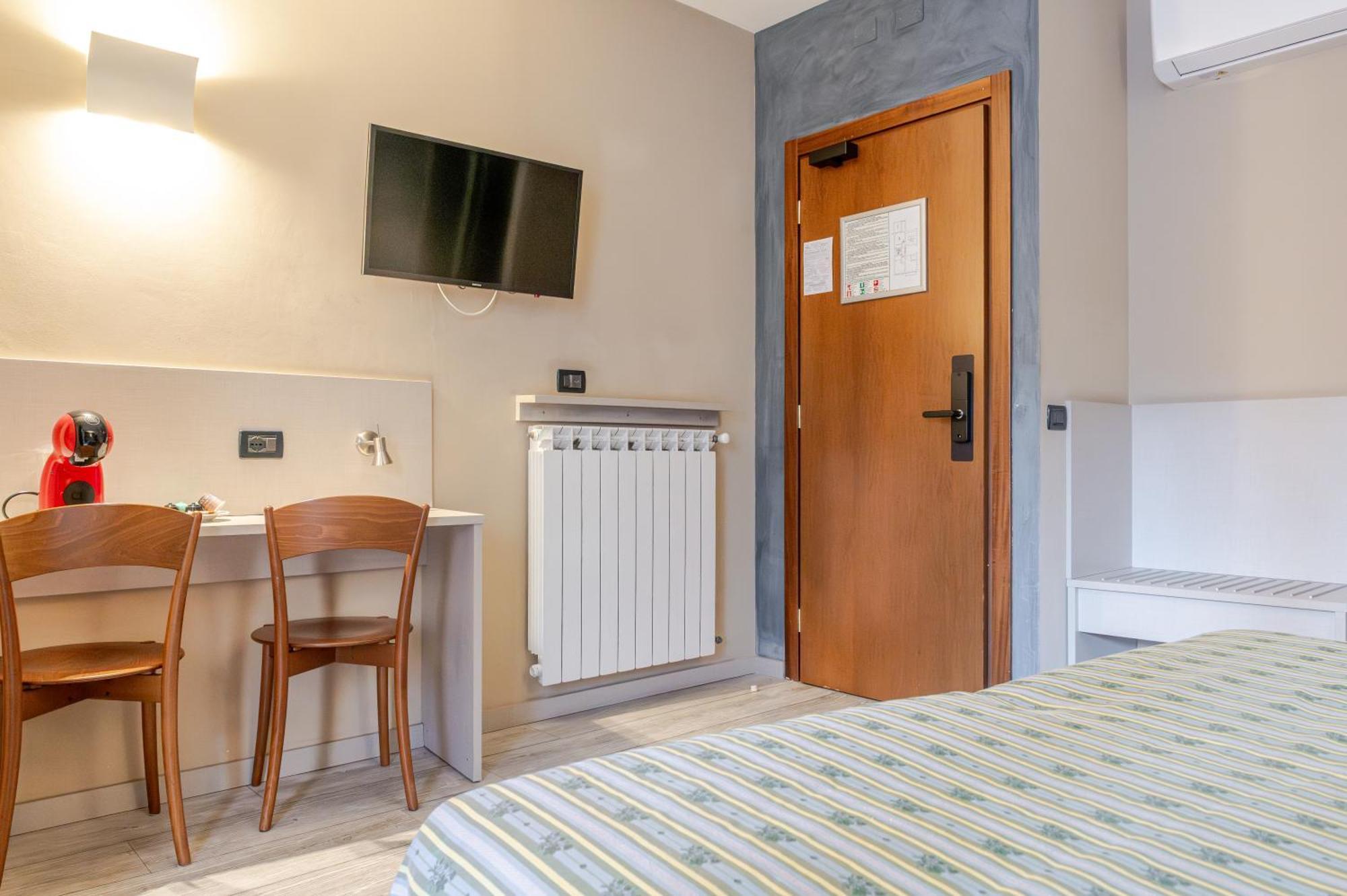 Hotel Posta - 3 Stars - Comfortable Stay In Вентимилья Экстерьер фото