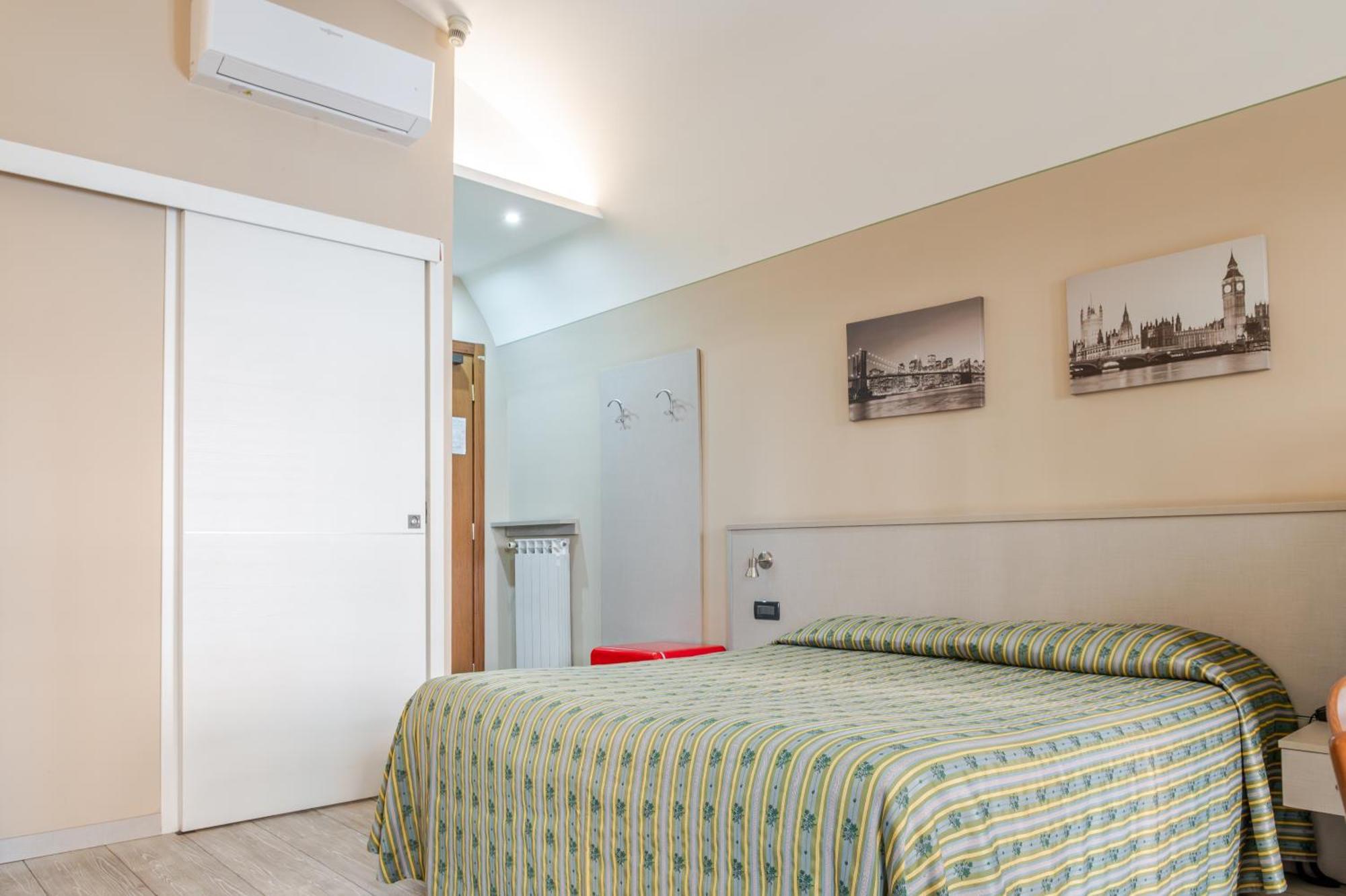 Hotel Posta - 3 Stars - Comfortable Stay In Вентимилья Экстерьер фото