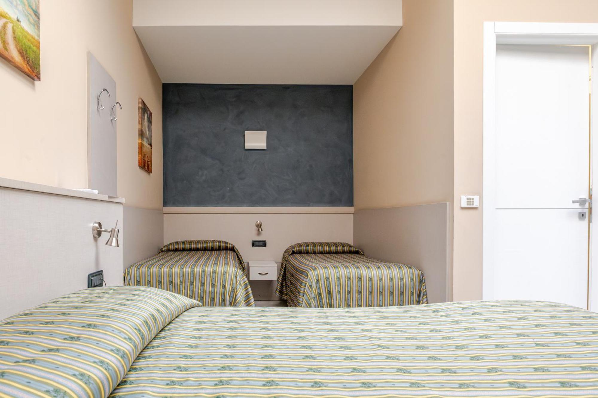 Hotel Posta - 3 Stars - Comfortable Stay In Вентимилья Экстерьер фото