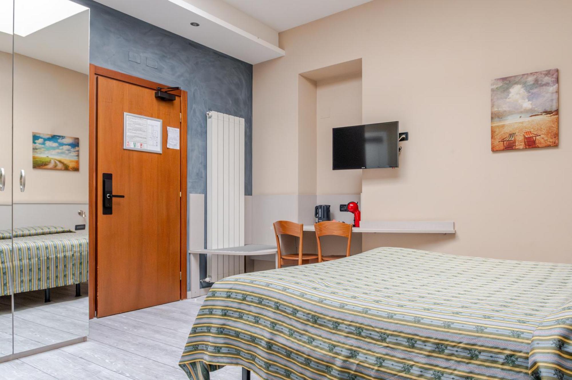Hotel Posta - 3 Stars - Comfortable Stay In Вентимилья Экстерьер фото