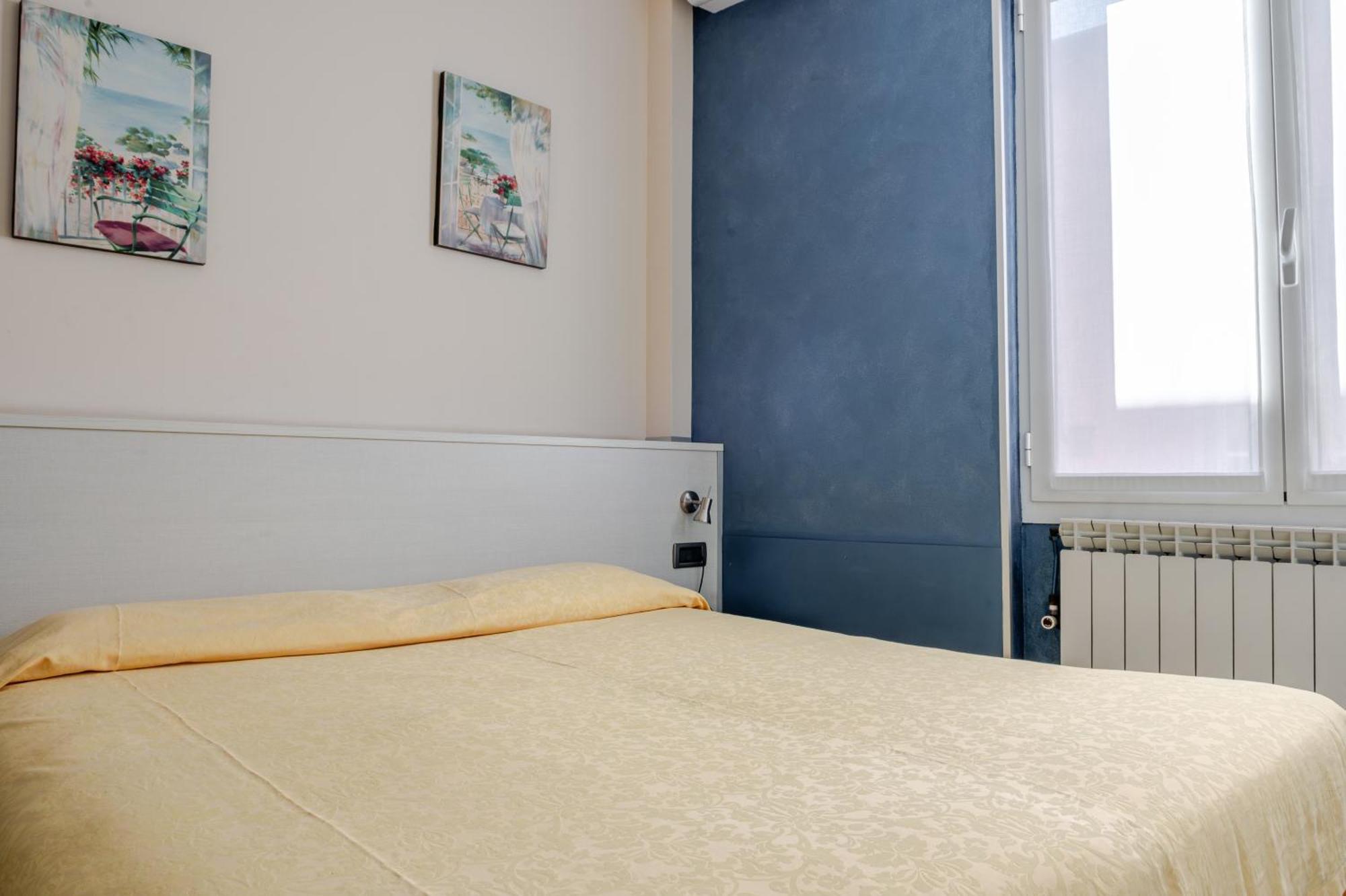 Hotel Posta - 3 Stars - Comfortable Stay In Вентимилья Экстерьер фото