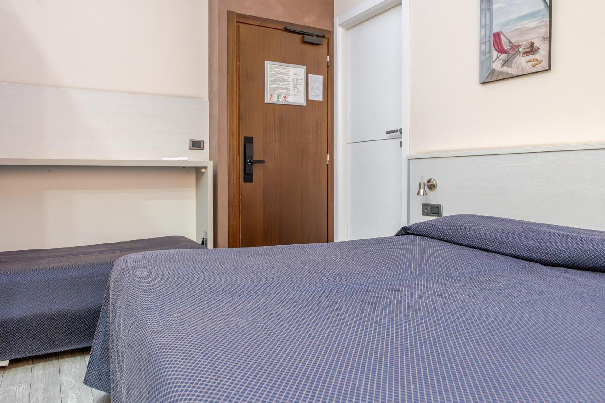Hotel Posta - 3 Stars - Comfortable Stay In Вентимилья Экстерьер фото