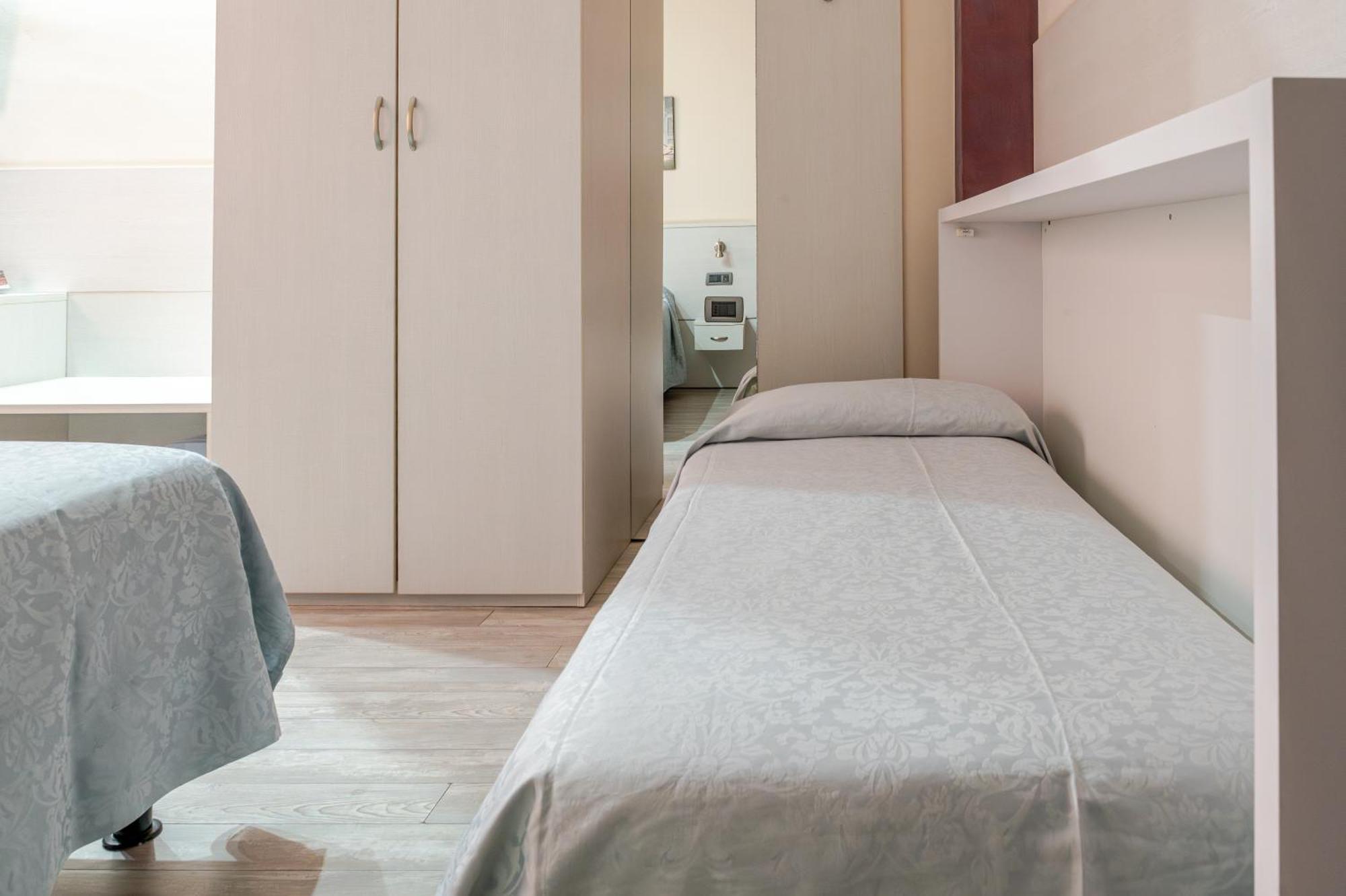 Hotel Posta - 3 Stars - Comfortable Stay In Вентимилья Экстерьер фото