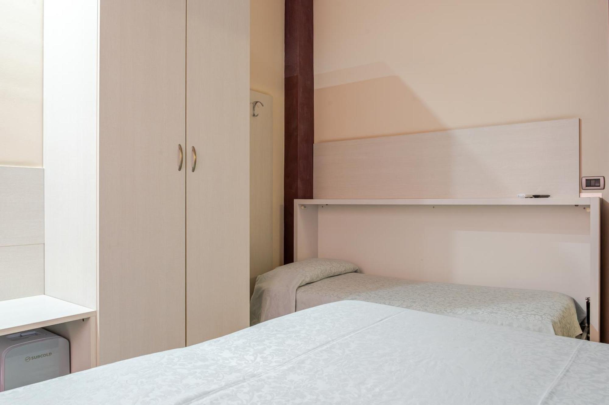 Hotel Posta - 3 Stars - Comfortable Stay In Вентимилья Экстерьер фото