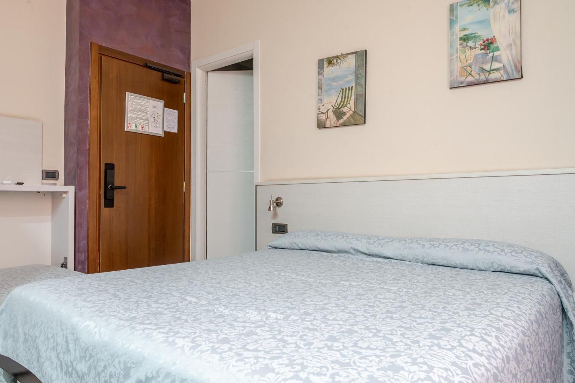 Hotel Posta - 3 Stars - Comfortable Stay In Вентимилья Экстерьер фото