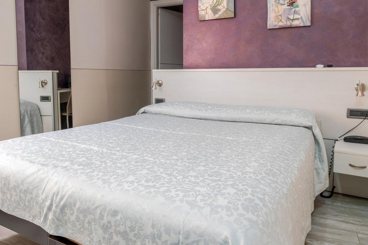 Hotel Posta - 3 Stars - Comfortable Stay In Вентимилья Экстерьер фото